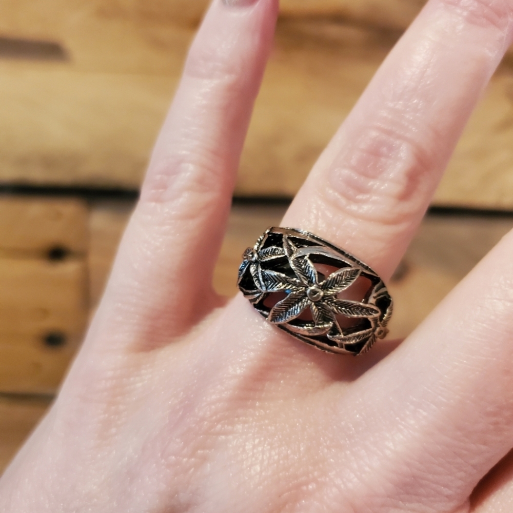 Adjustable silvertone cut-out floral ring